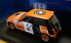 Renault  - orange/black/white - 1:18 - Universal Hobbies - UH4550 | Toms Modelautos