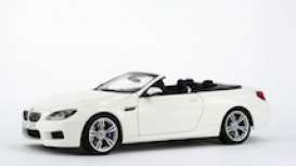 BMW  - 2012 white - 1:18 - Paragon - 97061 - para97061 | Toms Modelautos