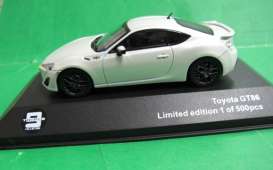 Toyota  - GT86 2012 white/black - 1:43 - J Collection - 43002 - T9-43002 | Toms Modelautos