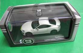 Toyota  - GT86 2012 white/black - 1:43 - J Collection - 43002 - T9-43002 | Toms Modelautos