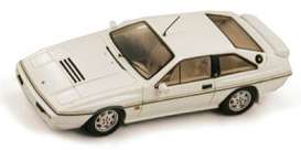 Lotus  - 1982 white - 1:43 - Spark - s2219 - spas2219 | Toms Modelautos