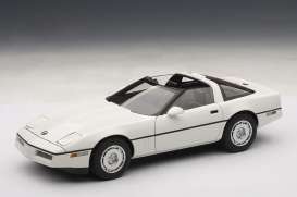 Chevrolet  - 1986 white - 1:18 - AutoArt - 71243 - autoart71243 | Toms Modelautos