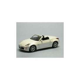 Nissan  - pearl white - 1:64 - Kyosho - 6006w - kyo6006w | Toms Modelautos