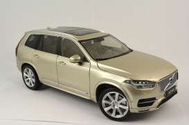 Volvo  - 2016 luminous sand metallic  - 1:18 - Motor City Classics - mocity88191 | Toms Modelautos