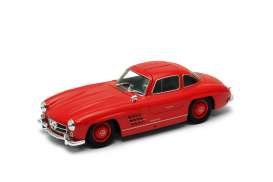 Mercedes Benz  - red - 1:24 - Welly - 24064r - welly24064r | Toms Modelautos