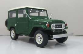 Toyota  - Landcruiser 1967 green/white - 1:18 - Triple9 Collection - 1800150 - T9-1800150 | Toms Modelautos