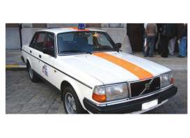 Volvo  - 1986 white/orange - 1:18 - Minichamps - 155171492 - mc155171492 | Toms Modelautos