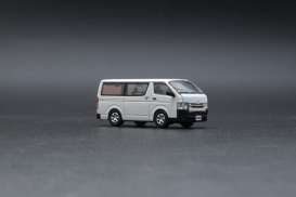 Toyota  - Hiace 2016 white - 1:64 - BM Creations - 64B0142 - BM64B0142rhd | Toms Modelautos