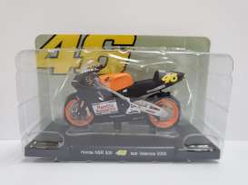 Honda  - NSR 500 Valencia #46 V. Rossi 2000  - 1:18 - Magazine Models - X4FALA0034 - MagRossi0034 | Toms Modelautos