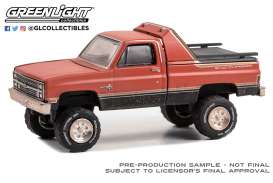 Chevrolet  - K-10 1984 red/black - 1:64 - GreenLight - 30461 - gl30461 | Toms Modelautos