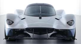 Aston Martin  - Valkyrie 2022 white/black - 1:18 - Maisto - 31465 - mai31465 | Toms Modelautos