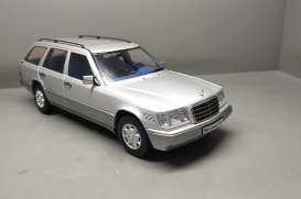 Mercedes Benz  - E Class T-model 1995 silver - 1:18 - Triple9 Collection - 1800361 - T9-1800361 | Toms Modelautos