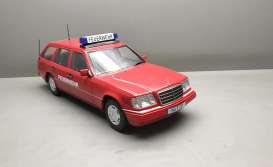 Mercedes Benz  - E Class T-model 1995 signal red - 1:18 - Triple9 Collection - 1800364 - T9-1800364 | Toms Modelautos