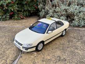 Opel  - Omega B 1996 ivory - 1:18 - Triple9 Collection - 1800434 - T9-1800434 | Toms Modelautos