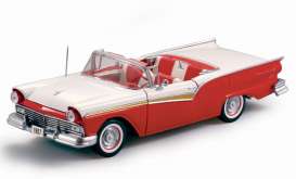 Ford  - 1957 red/white - 1:18 - SunStar - 1331 - sun1331 | Toms Modelautos