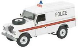 Land Rover  - 1976 white - 1:18 - Universal Hobbies - eagle04409 | Toms Modelautos