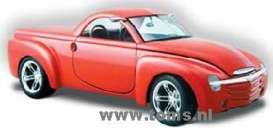 Chevrolet  - 2000 red - 1:24 - Maisto - 31212r - mai31212r | Toms Modelautos