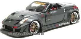 Nissan  - 2004 black/charcoal grey - 1:18 - Muscle Machines - musm89100bk | Toms Modelautos