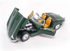 Jaguar  - E-Type 1971 dark green - 1:18 - Lucky Diecast - 92608 - ldc92608gn | Toms Modelautos