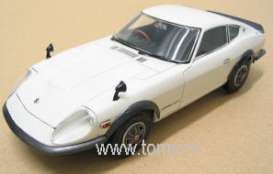 Nissan  - 1972 white - 1:24 - Ebbro - ebb24019 | Toms Modelautos