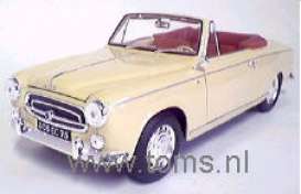 Peugeot  - 1961 cream - 1:18 - Solido - 150259 - soli150259 | Toms Modelautos