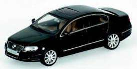 Volkswagen  - 2005 black - 1:43 - Minichamps - 400054000 - mc400054000 | Toms Modelautos