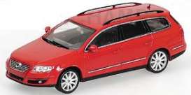 Volkswagen  - 2005 red - 1:43 - Minichamps - 400054010 - mc400054010 | Toms Modelautos