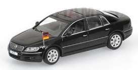 Volkswagen  - 2005 black - 1:43 - Minichamps - 436051000 - mc436051000 | Toms Modelautos