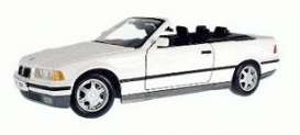 BMW  - 1993 white - 1:18 - Maisto - 31812w - mai31812w | Toms Modelautos