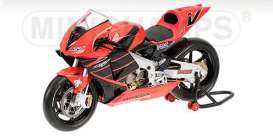 Honda  - 2001 red/black - 1:12 - Minichamps - 122017946 - mc122017946 | Toms Modelautos
