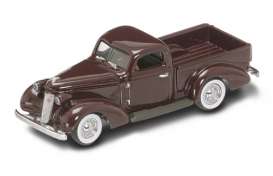 Studebaker  - 1937 burgundy - 1:64 - Yatming - yat64004bg | Toms Modelautos