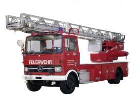 Mercedes Benz  - 1973 red - 1:43 - Schuco - 3530 - schuco3530 | Toms Modelautos