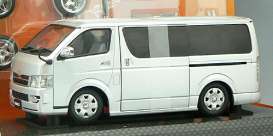 Toyota  - silver - 1:24 - Dism - dism176095 | Toms Modelautos