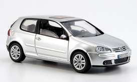 Volkswagen  - 2005 silver - 1:43 - Schuco - vwgolf5s | Toms Modelautos