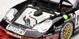 Porsche  - 2005 red/black - 1:18 - AutoArt - 80587 - autoart80587 | Toms Modelautos
