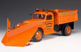 GMC  - 1946 orange - 1:16 - Highway 61 - hw50659 | Toms Modelautos