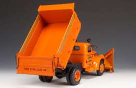 GMC  - 1946 orange - 1:16 - Highway 61 - hw50659 | Toms Modelautos