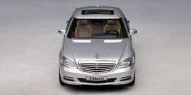 Mercedes Benz  - 2009 silver - 1:43 - AutoArt - 56256 - autoart56256 | Toms Modelautos