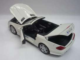 Mercedes Benz  - Benz SL 63 AMG 2010 white - 1:18 - Maisto - 31168 - mai31168w | Toms Modelautos