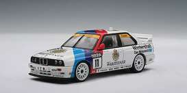 BMW  - 1991 white/blue/red - 1:43 - AutoArt - 69146 - autoart69146 | Toms Modelautos
