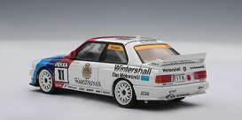 BMW  - 1991 white/blue/red - 1:43 - AutoArt - 69146 - autoart69146 | Toms Modelautos