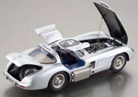 Mercedes Benz  - 1955 silver - 1:18 - CMC - 088 - cmc088 | Toms Modelautos
