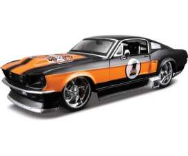 Ford  - 1967 black/orange - 1:24 - Maisto - 32168bk - mai32168bk | Toms Modelautos