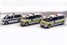 Renault  - white - 1:43 - Universal Hobbies - uh2282 | Toms Modelautos