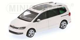 Volkswagen  - 2010 white - 1:43 - Minichamps - 400058100 - mc400058100 | Toms Modelautos