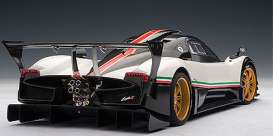Pagani  - 2009 carbon/white with italian stri - 1:18 - AutoArt - 78262 - autoart78262 | Toms Modelautos