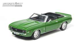 Chevrolet  - 1969 green - 1:24 - GreenLight - 18213 - gl18213 | Toms Modelautos