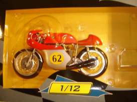 MV Agusta  - 1956 red/silver - 1:12 - IXO Models - AlGX048surtees | Toms Modelautos