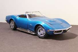 Chevrolet  - 1969 blue metallic - 1:18 - Revell - Germany - 08819 - revell08819 | Toms Modelautos