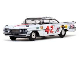 Oldsmobile - 88 #42 Lee Petty 1959 white - 1:18 - SunStar - 5245 - sun5245 | Tom's Modelauto's Oldsmobile - 88 #42 Lee Petty 1959 white - 1:18 - SunStar - 5245 - sun5245 | Tom's Modelauto's